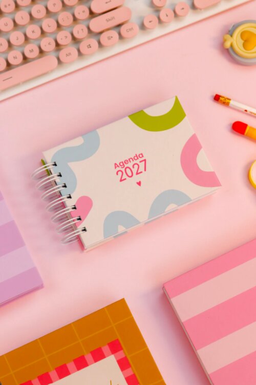 AGENDA 2027 CANDY COLOR (TAMANHO A6), Modelo 1 dia por página miolo Horizontal ou vertical