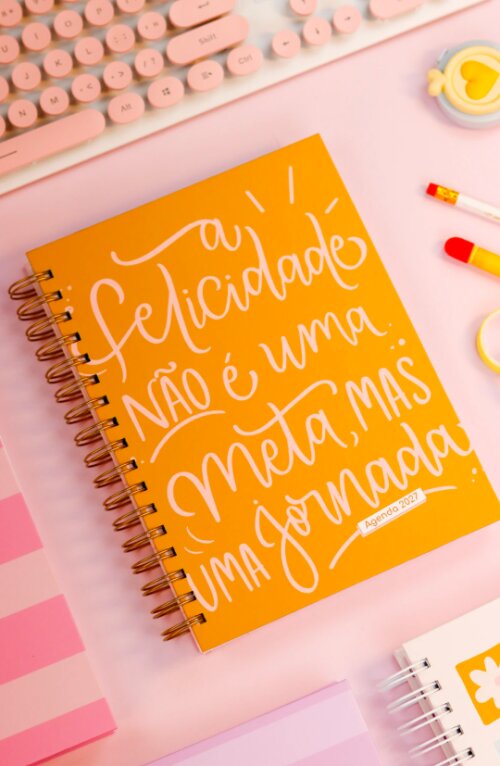 AGENDA 2027 CANDY COLOR (TAMANHO A5), Modelo 1 dia por página com ou sem horário.