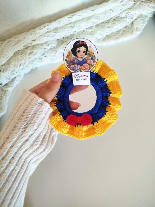Scrunchie de Crochê Princesas Xuxinha Artesanal para Cabelo