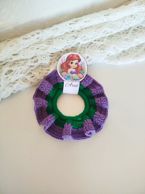 Scrunchie de Crochê Princesas Xuxinha Artesanal para Cabelo