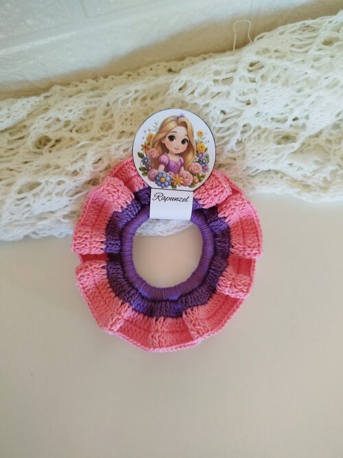 Scrunchie de Crochê Princesas Xuxinha Artesanal para Cabelo