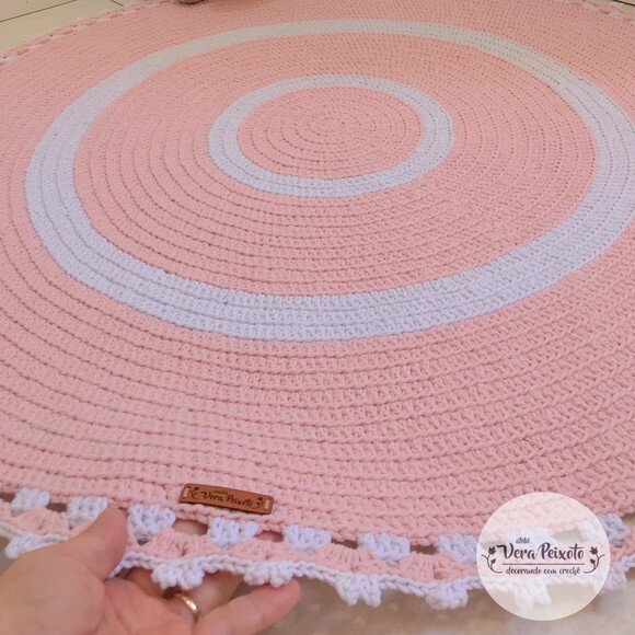 Tapete de Crochê Redondo Rosa e Branco Quarto de Bebê e Infa