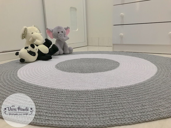 Tapete Infantil cinza e branco de crochê redondo 1,20 - Baby Th?