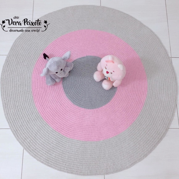 Tapete Infantil menina - Cinza E Rosa de crochê redondo 1,20