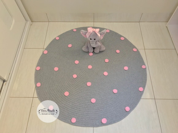 Tapete Infantil Cinza Com Poás Rosa Bebê 1 Metro Diâmetro