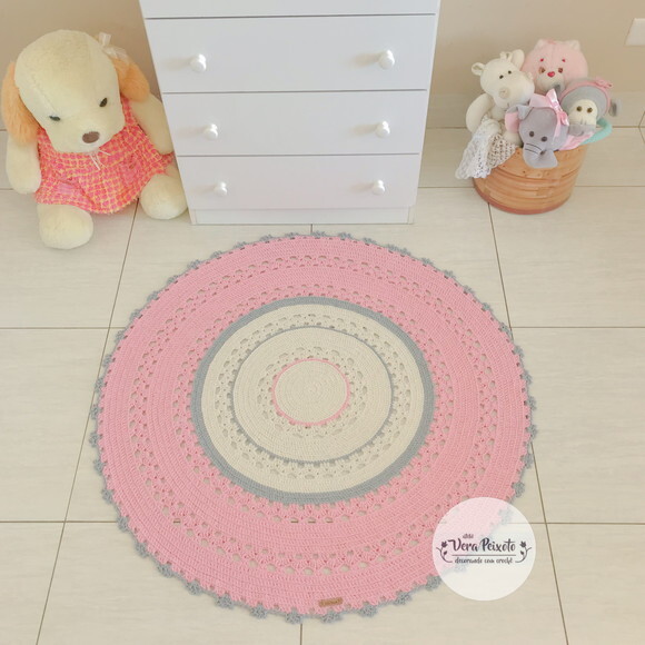 Tapete Infantil De Crochê redondo menina off white e rosa 1 metr