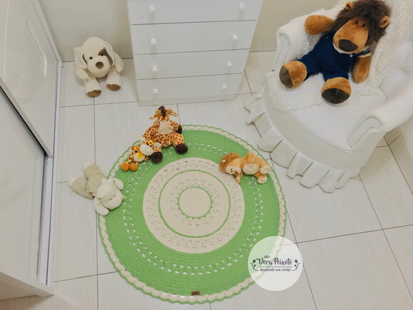 Tapete Infantil de Crochê Verde Claro e Off 1 Metro de Diâme
