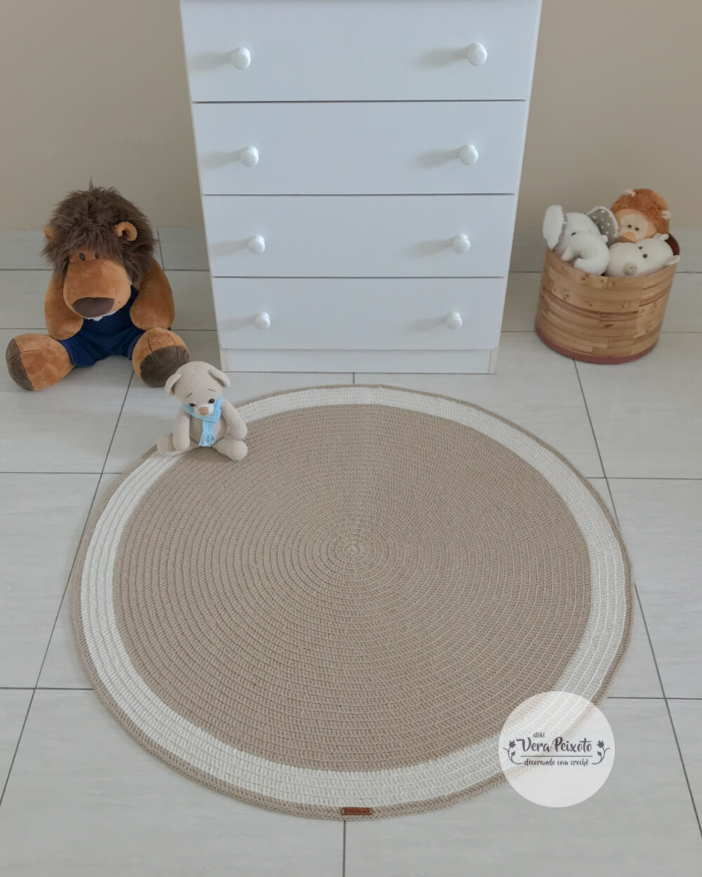 Tapete quarto de bebê bege e off white