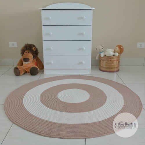 Tapete Infantil bege e off white de crochê redondo 1,20 de diâm