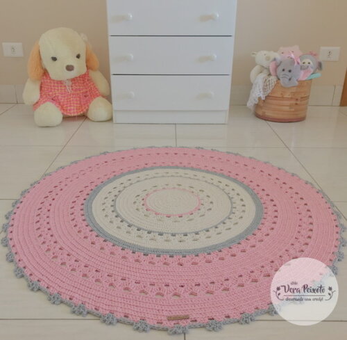 Tapete Infantil De Crochê redondo menina off white e rosa 1 metro