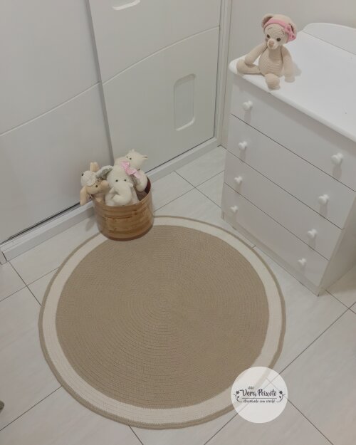 Tapete quarto de bebê bege e off white