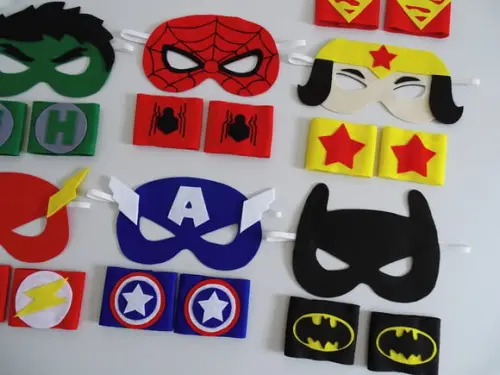 Kit Fantasia Super Heróis Máscara e Bracelete Lembrancinha