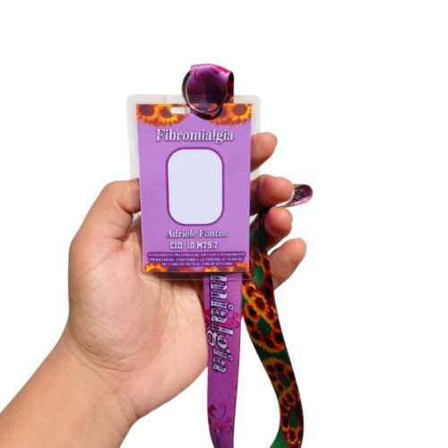 Crachá e Cordão roxo de identificação Fibromialgia com pulsei