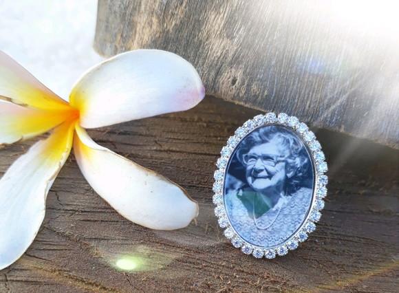 Broche Relicário com Foto para Lapela do Noivo