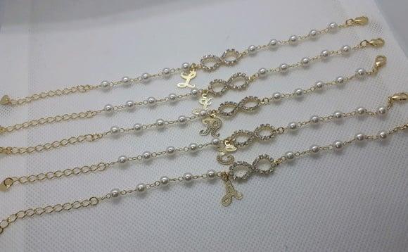 Pulseira para Madrinhas de Pérolas Infinito com Letra
