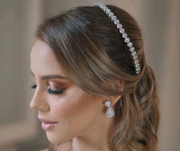 Tiara ou Porta Coque para Noivas Feita em Zirconia Ponto Luz