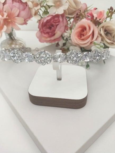 Tiara ou Porta Coque para Noivas Feita em Zirconias
