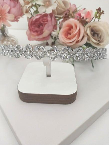 Tiara ou Porta Coque para Noivas Feita em Zirconias