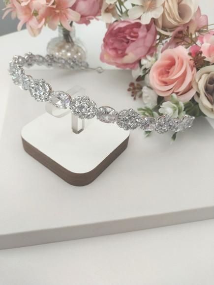 Tiara ou Porta Coque para Noivas Feita em Zirconias