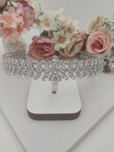 Tiara ou Porta Coque para Noivas Feita em Zirconias