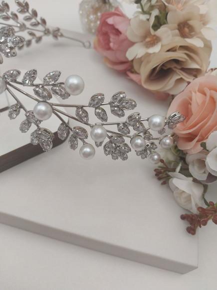 Tiara ou Porta Coque para Noivas Feita em Zirconias