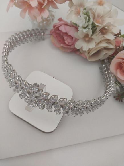 Tiara ou Porta Coque para Noivas Feita em Zirconias