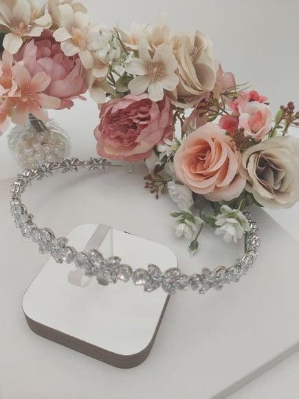 Tiara ou Porta Coque para Noivas Feita em Zirconias