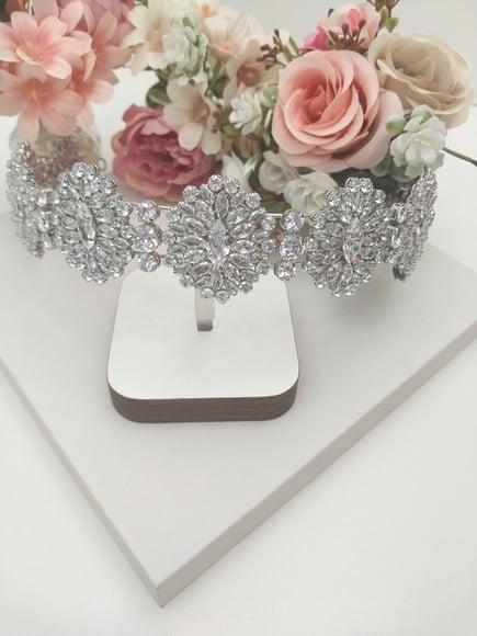 Tiara ou Porta Coque para Noivas Feita em Zirconias