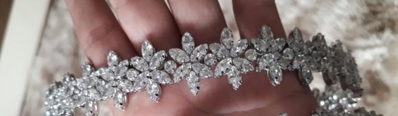 Tiara ou Porta Coque para Noivas Feita em Zirconias