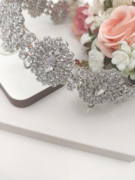 Tiara ou Porta Coque para Noivas Feita em Zirconias