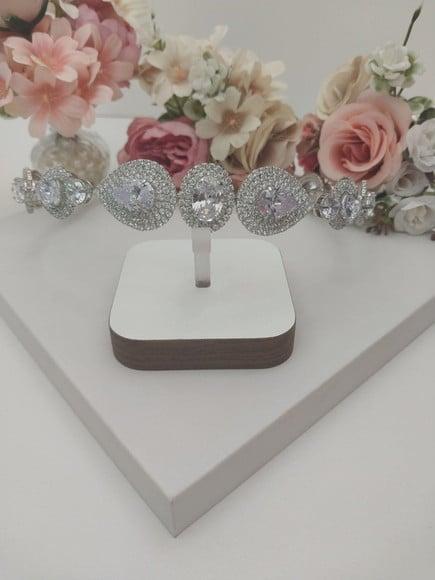 Tiara ou Porta Coque para Noivas Feita em Zirconias