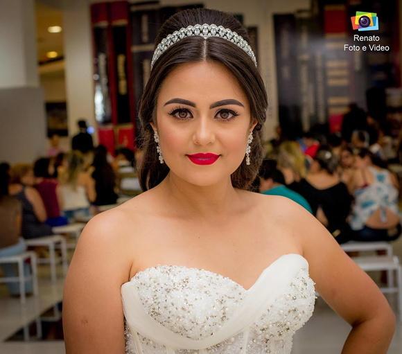 Tiara ou Porta Coque para Noivas Feita em Zirconias