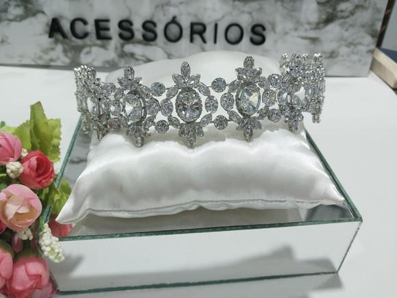 Tiara ou Porta Coque para Noivas Feita em Zirconias
