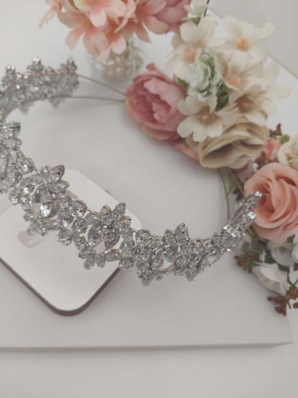 Tiara ou Porta Coque para Noivas Feita em Zirconias