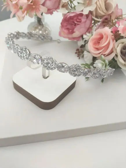 Tiara ou Porta Coque para Noivas Feita em Zirconias