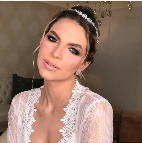 Tiara ou Porta Coque para Noivas Feita em Zirconias