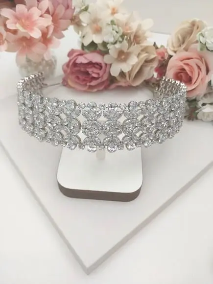 Tiara ou Porta Coque para Noivas Feita em Zirconias