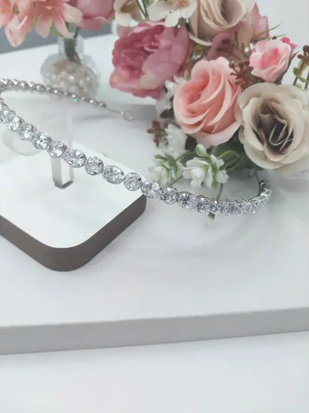 Tiara ou Porta Coque para Noivas Feita em Zirconias