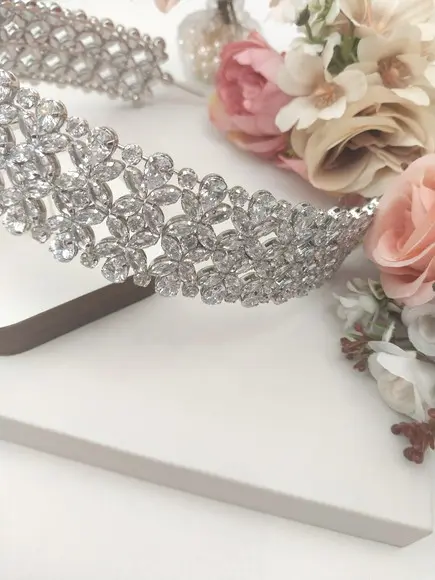 Tiara ou Porta Coque para Noivas Feita em Zirconias