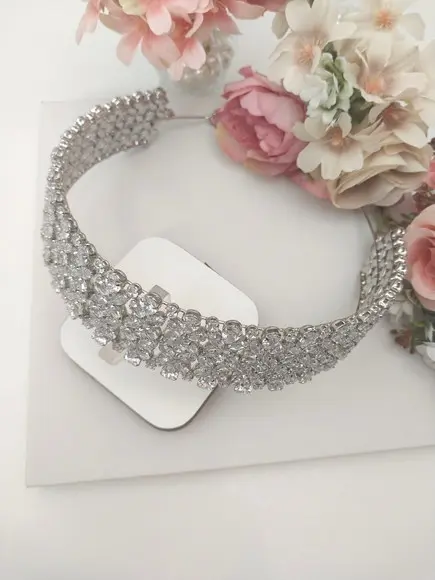 Tiara ou Porta Coque para Noivas Feita em Zirconias