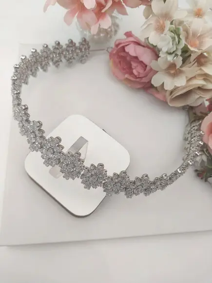 Tiara ou Porta Coque para Noivas Feita em Zirconias