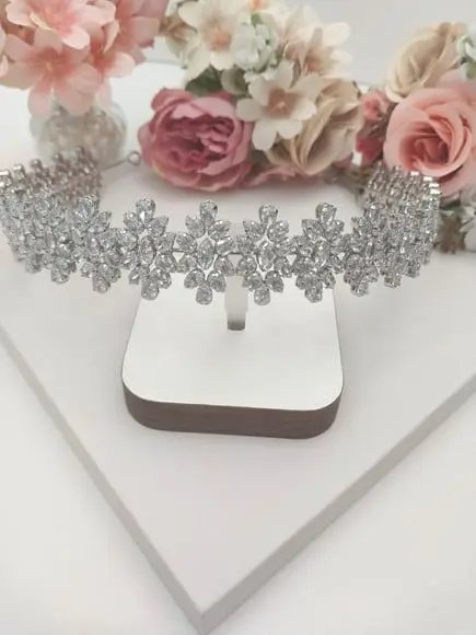 Tiara ou Porta Coque para Noivas Feita em Zirconias