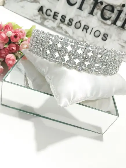 Tiara ou Porta Coque para Noivas Feita em Zirconias
