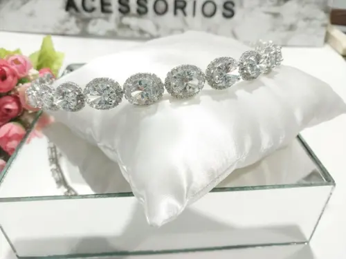 Tiara ou Porta Coque para Noivas Feita em Zirconias