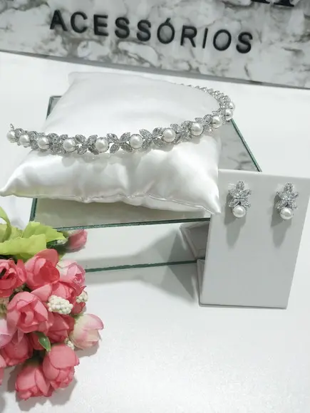 Tiara ou Porta Coque para Noivas Feita em Zirconias