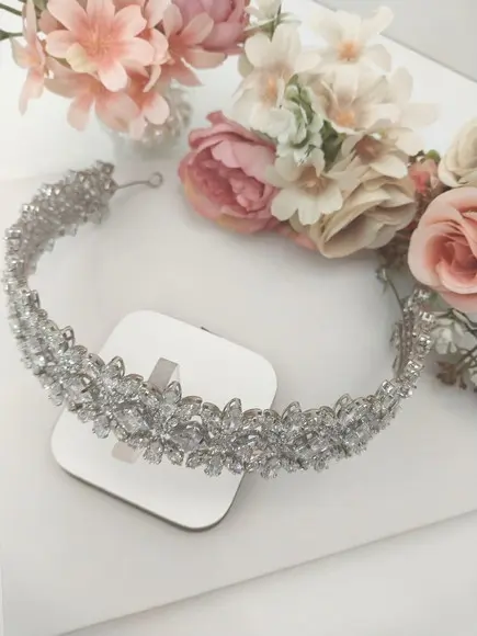 Tiara ou Porta Coque para Noivas Feita em Zirconias