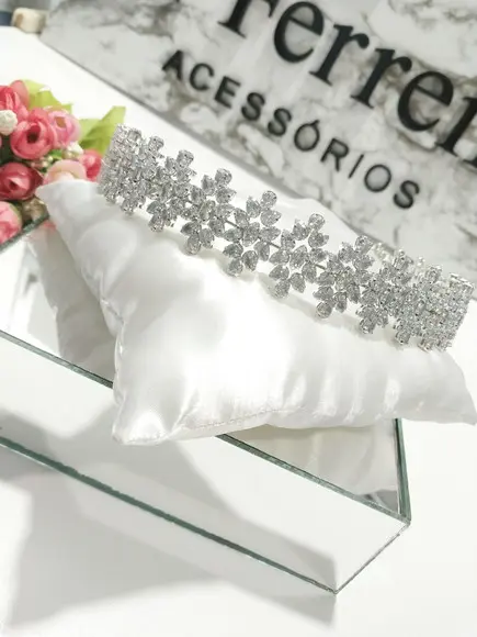 Tiara ou Porta Coque para Noivas Feita em Zirconias