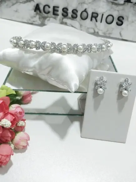 Tiara ou Porta Coque para Noivas Feita em Zirconias