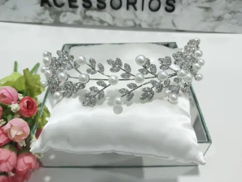 Tiara ou Porta Coque para Noivas Feita em Zirconias