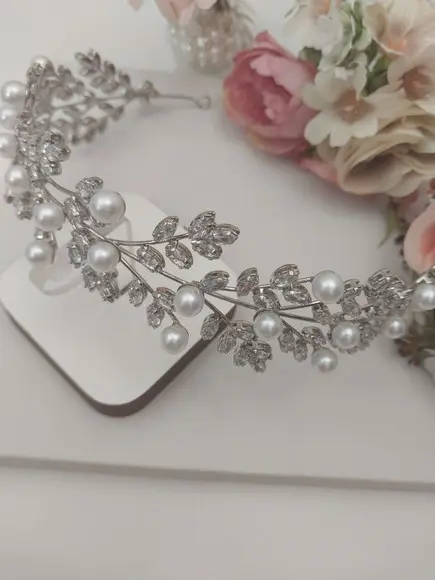 Tiara ou Porta Coque para Noivas Feita em Zirconias